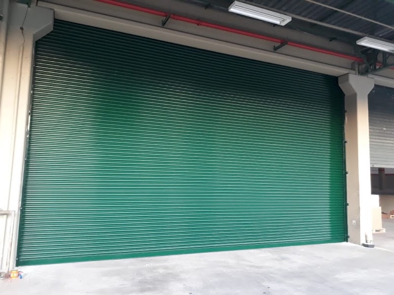 Portão industrial instalado pela Rodrigues Soluções